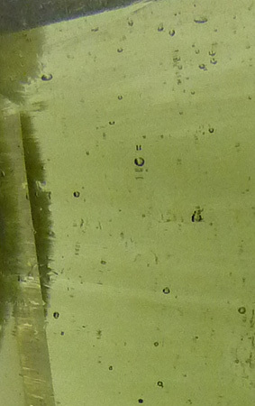 inclusions bulles dans la Moldavite