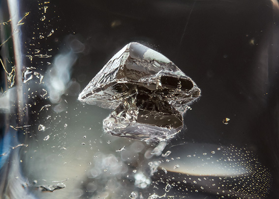 inclusion pyrite dans quartz br&eacute;silien