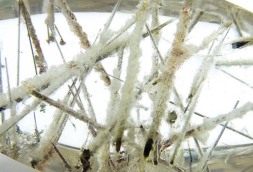tourmaline noire inclusions dans quartz