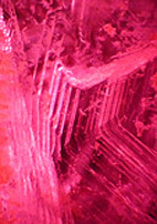 zones de croissance dans rubis de synth&egrave;se Ramaura